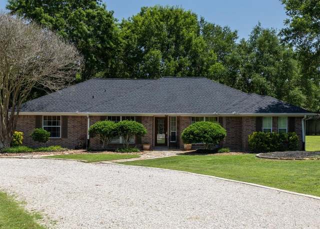 Property at 2140 N Berlin Rd, Brenham, TX 77833, 4 beds, 2 baths
