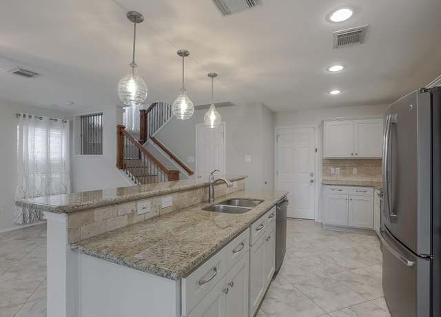 Property at 131 N Villa Oaks Dr, The Woodlands, TX 77382, 3 beds, 2.5 baths