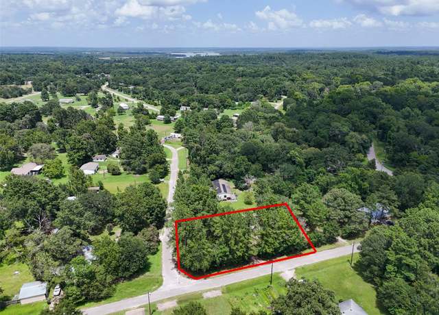 Property at 12 Bluebird Dr, Huntsville, TX 77320, 3 beds, 2 baths