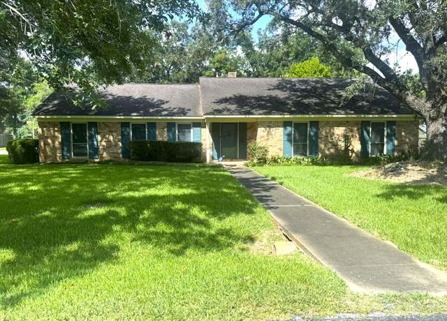 Property at 803 Merry Ln, Wharton, TX 77488, 4 beds, 2.5 baths