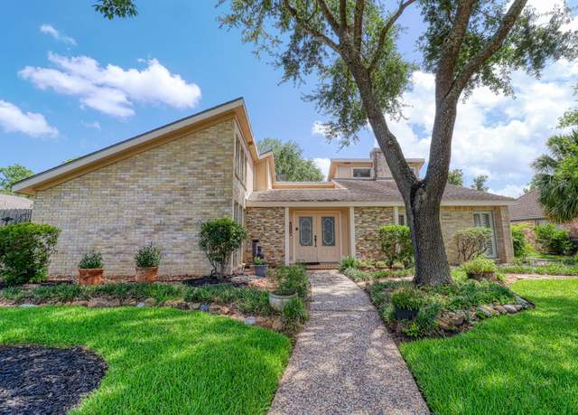 Property at 16322 Clearcrest Dr, Houston, TX 77059, 3 beds, 2.5 baths