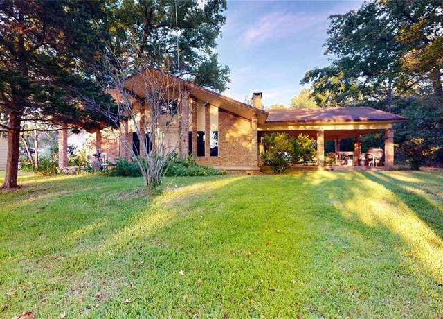 Property at 130 Dickey St, Bronson, TX 75930, 3 beds, 2 baths