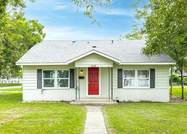 Property at 212 N Elm St, Sweeny, TX 77480, 3 beds, 2 baths