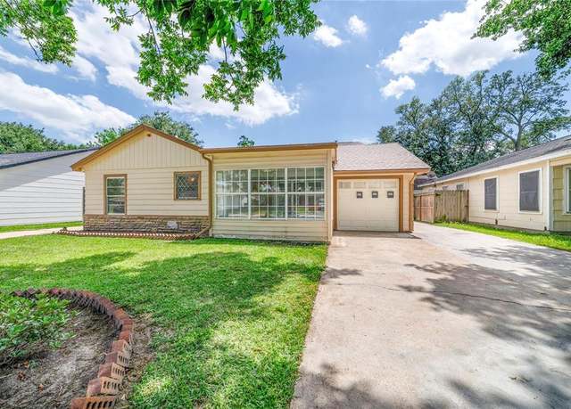Property at 1309 Jefferson St, Baytown, TX 77520, 7 beds, 2 baths