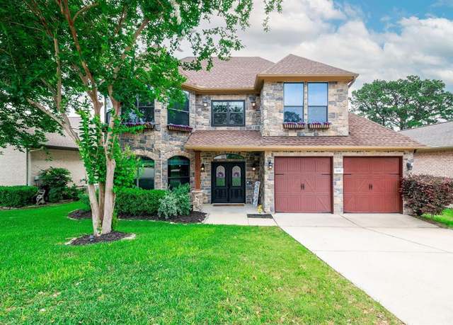 Property at 1600 Wimbledon Dr, Huntsville, TX 77340, 3 beds, 2.5 baths