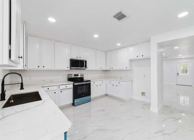 Property at 13106 Crescent Manor Ln, Houston, TX 77072, 4 beds, 2.5 baths