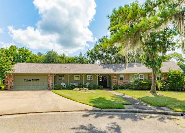 Property at 17 Seminole Ln, West Columbia, TX 77486, 4 beds, 2.5 baths