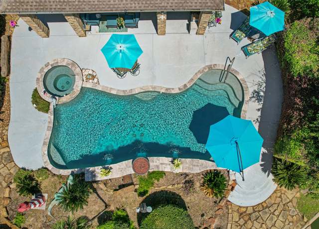 Property at 17383 Harbor Dr, Montgomery, TX 77356, 4 beds, 3.5 baths
