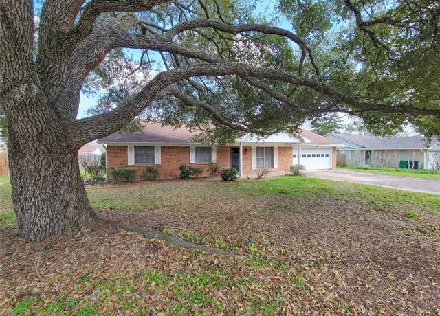 Property at 1703 Westwind Dr, Brenham, TX 77833, 3 beds, 2.5 baths