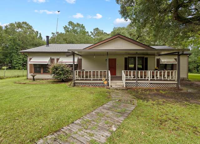 Property at 10425 Bussey Rd, Silsbee, TX 77656, 4 beds, 2 baths