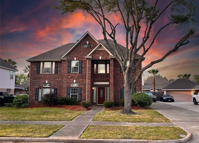 Property at 2222 Scenic Shore Dr, Seabrook, TX 77586, 5 beds, 3.5 baths