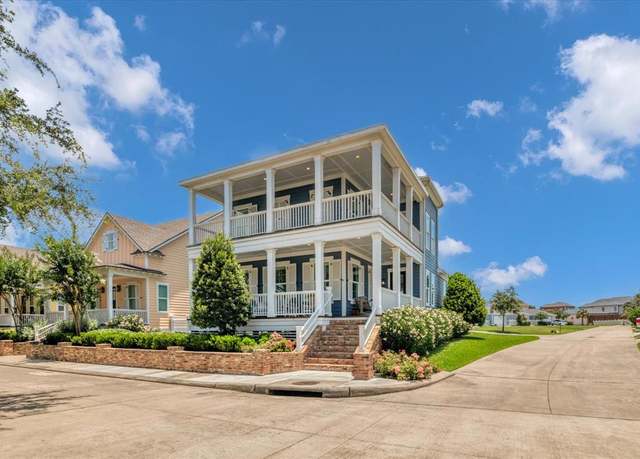 Property at 9 Broad St, Galveston, TX 77554, 3 beds, 2.5 baths
