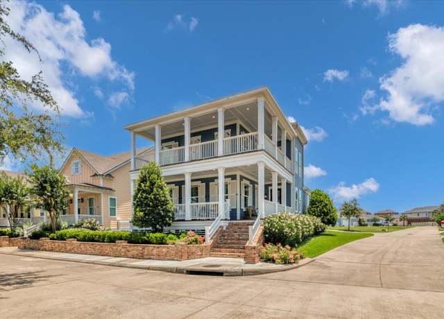 Property at 9 Broad St, Galveston, TX 77554, 3 beds, 2.5 baths