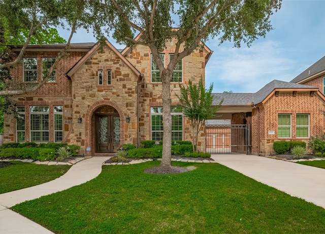 Property at 6111 Duke Trl, Sugar Land, TX 77479, 5 beds, 4.5 baths