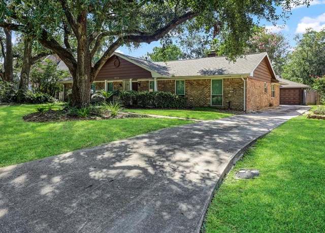 Property at 1211 Shorewood Dr, Seabrook, TX 77586, 4 beds, 2 baths