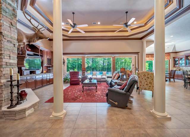 Property at 3 Quinns Cabin Ct, Conroe, TX 77304, 3 beds, 3.5 baths