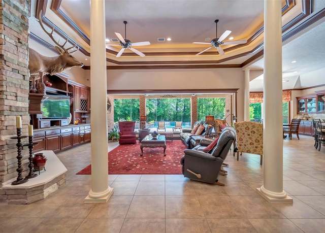 Property at 3 Quinns Cabin Ct, Conroe, TX 77304, 3 beds, 3.5 baths