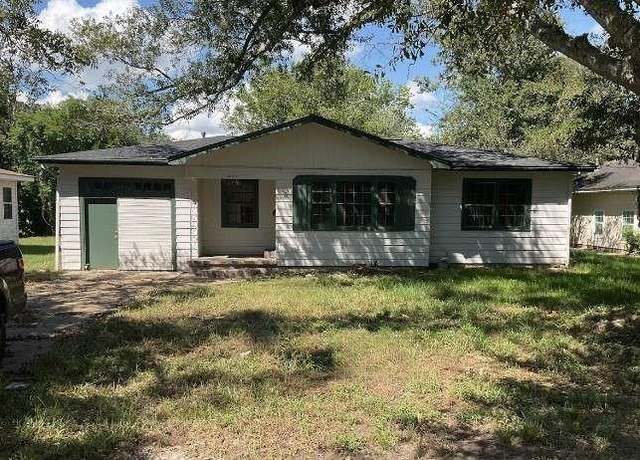 Property at 3233 12th St, Bay City, TX 77414, 3 beds, 1 bath