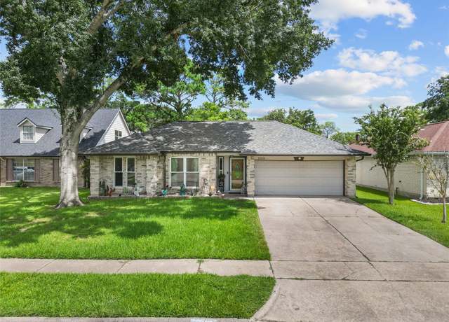 Property at 2906 Laurelridge Dr, League City, TX 77573, 3 beds, 2 baths