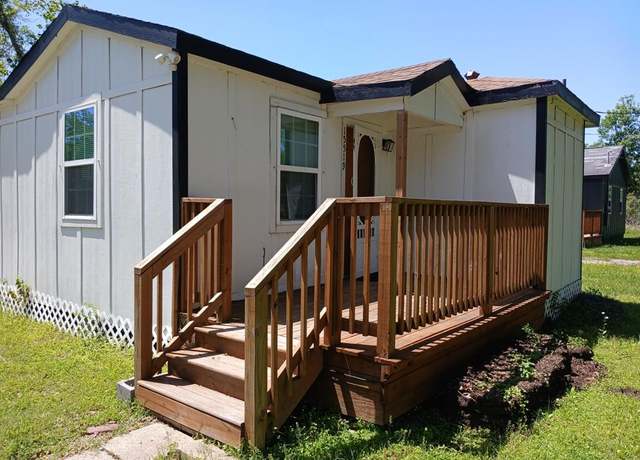Property at 15519 Highway 6, Santa Fe, TX 77517, 2 beds, 1.5 baths