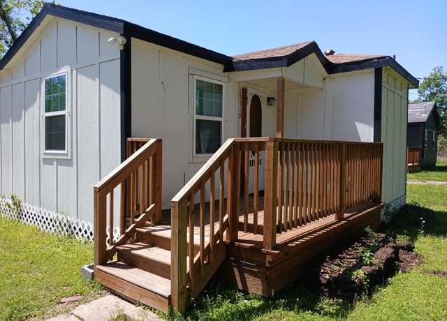 Property at 15519 Highway 6, Santa Fe, TX 77517, 2 beds, 1.5 baths