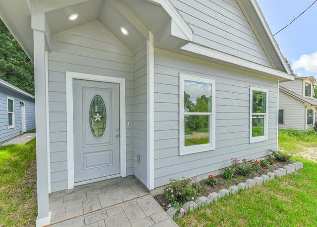Property at 837 Queenswood, Montgomery, TX 77316, 3 beds, 2 baths