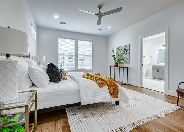 Property at 7726 Sky Dweller Dr, Houston, TX 77055, 3 beds, 2.5 baths
