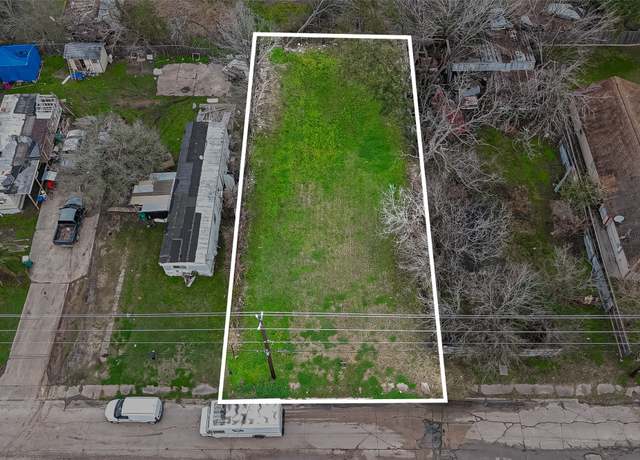 Property at 208 W Pitts Ave, Pasadena, TX 77506