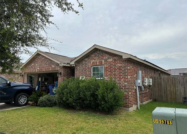 Property at 12210 Wavecrest Rd, La Marque, TX 77568, 3 beds, 2.5 baths