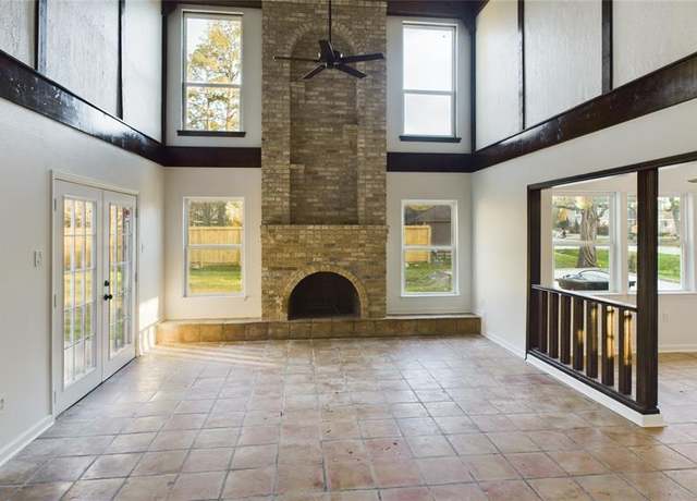 Property at 556 Roanoke Dr, Conroe, TX 77302, 4 beds, 2.5 baths