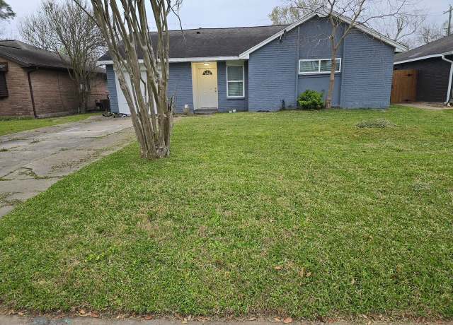 Property at 415 Bellmar Ln, Friendswood, TX 77546, 3 beds, 2 baths