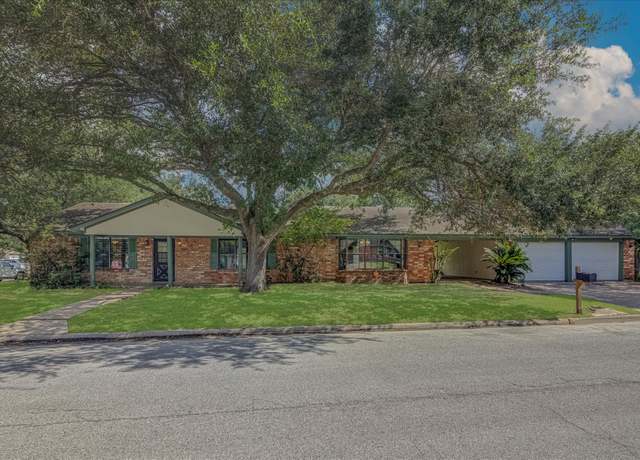 Property at 1301 Bay Ridge Blvd, Bay City, TX 77414, 3 beds, 2 baths