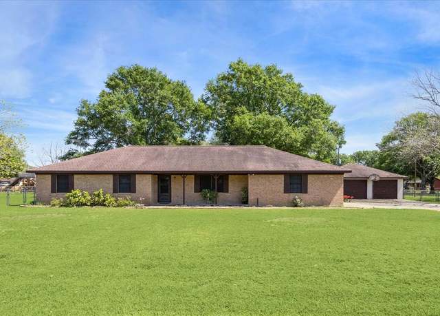 Property at 3511 Quail Cir, Sealy, TX 77474, 3 beds, 2.5 baths