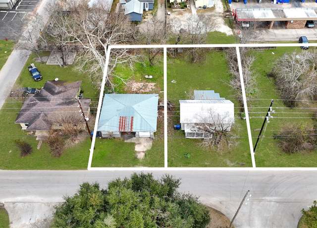 Property at 118 Commerce St, Magnolia, TX 77355
