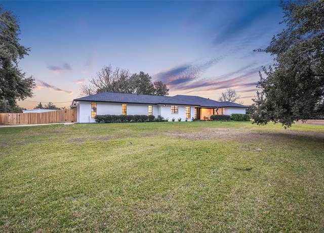 Property at 6569 Cutoff Rd, Fayetteville, TX 78940, 3 beds, 3 baths