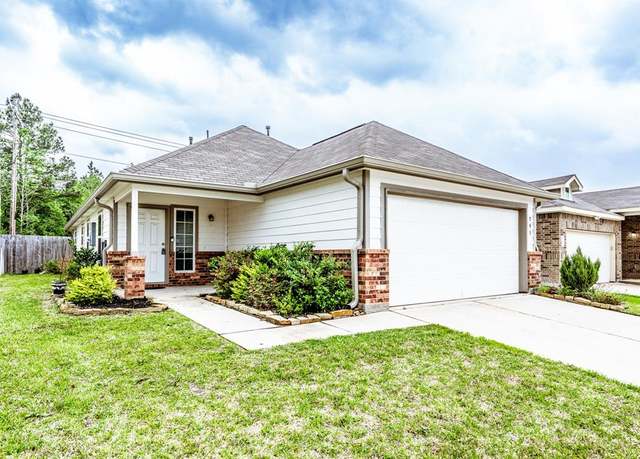 Property at 207 Black Bear Dr, Huntsville, TX 77320, 4 beds, 2 baths