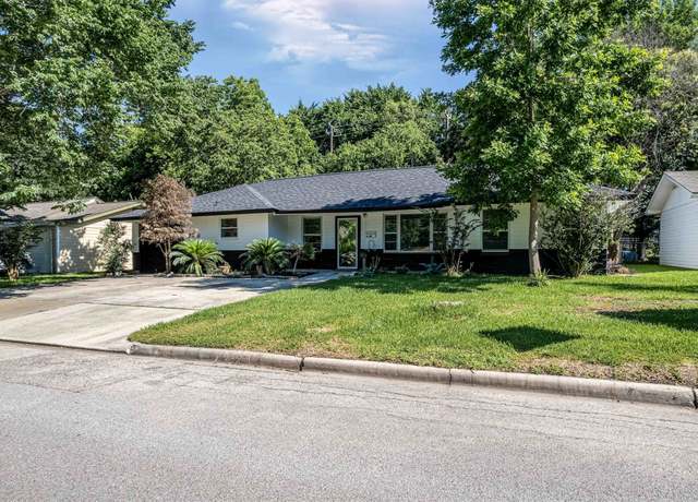 Property at 608 W Lobit St, Baytown, TX 77520, 3 beds, 1.5 baths