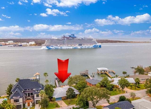 Property at 1109 Harbor View Dr, Galveston, TX 77550, 4 beds, 3 baths