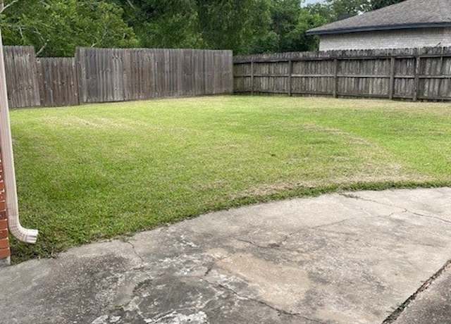 Property at 4315 Ravine Dr, Friendswood, TX 77546, 3 beds, 2 baths
