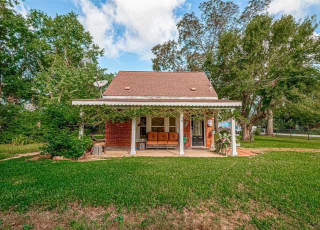 Property at 614 Clear Lake Rd, Kemah, TX 77565, 2 beds, 2 baths