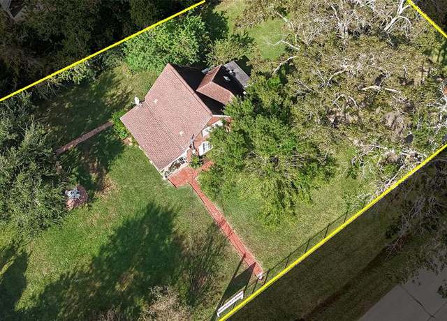 Property at 614 Clear Lake Rd, Kemah, TX 77565, 2 beds, 2 baths