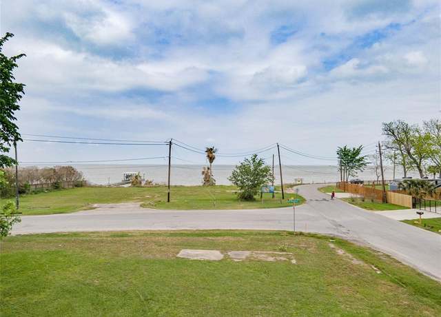 Property at 1 Jackson Ave, Bacliff, TX 77518
