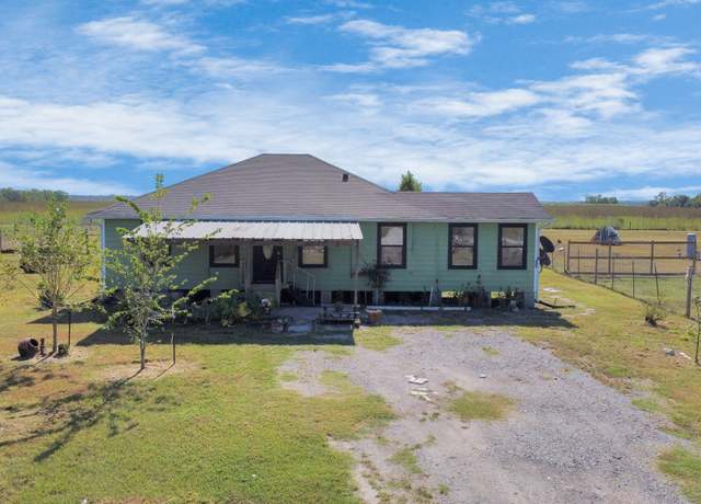 Property at 6981 County Road 167, Alvin, TX 77511, 3 beds, 2 baths