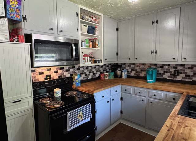 Property at 9 Cedar Ln, Huntsville, TX 77320, 2 beds, 1 bath