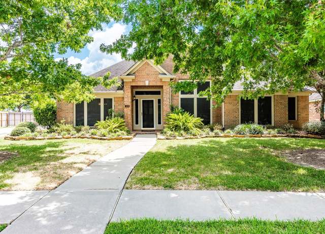 Property at 109 Smokey Lake Ln, Dickinson, TX 77539, 4 beds, 3 baths