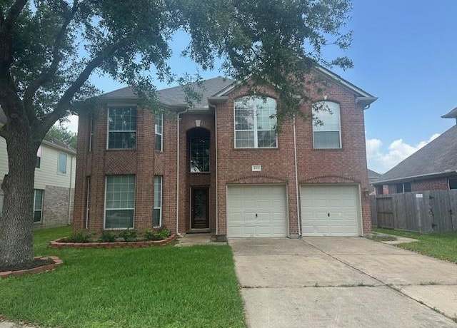 Property at 2512 Sun Spot Ln, Pearland, TX 77584, 4 beds, 2.5 baths