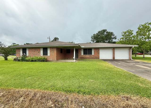Property at 62 W Harding Cir, Pinehurst, TX 77630, 4 beds, 1.5 baths
