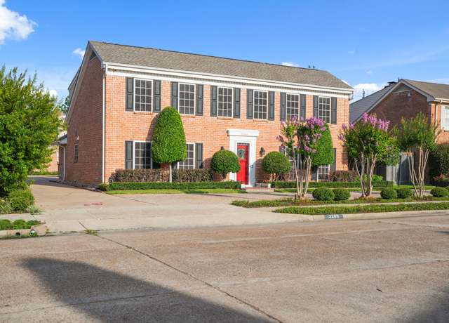 Property at 2200 Potomac Dr, Houston, TX 77057, 3 beds, 3 baths