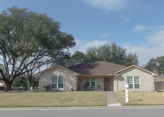 Property at 1501 E Pecan St, Brenham, TX 77833, 3 beds, 2.5 baths