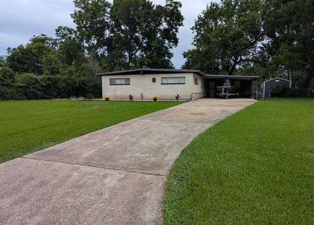Property at 107 Southern Oaks Dr, Lake Jackson, TX 77566, 3 beds, 2 baths